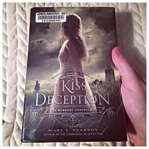 the kiss of deception mary e pearson remnant chronicles